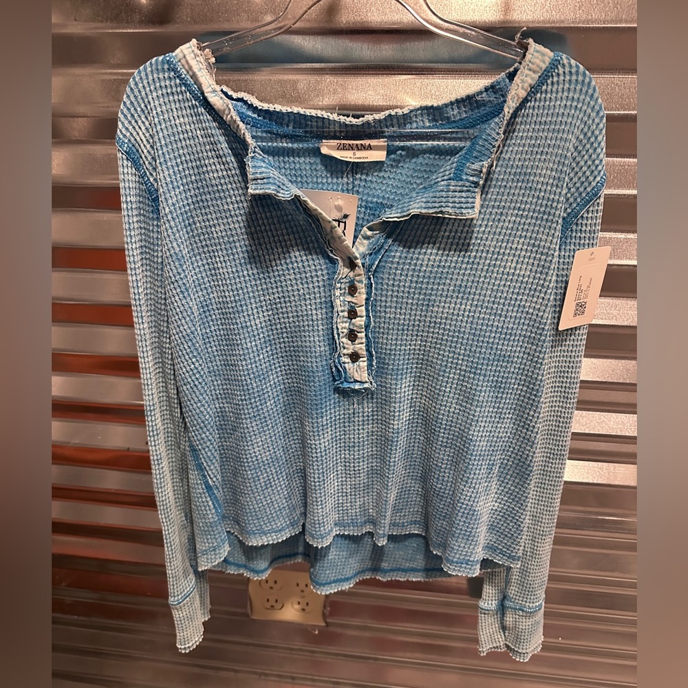 Zenana NWT blue cropped shirt woman’s size Small